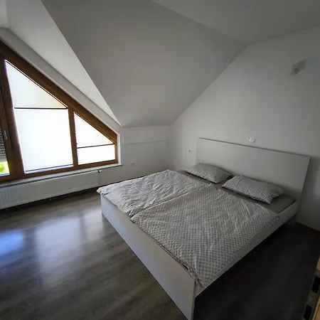 Lägenhet Pogled Na Hribe